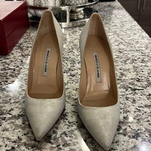 ￼ Sparkling silver toes pump